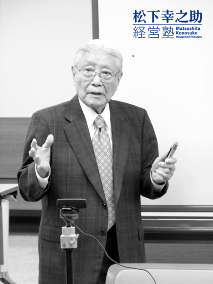 松下電器産業元社長でパナソニック客員の谷井昭雄氏が特別講師として登壇